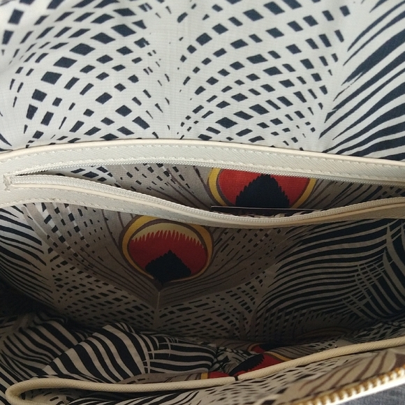 New Iman Elegant Winter White Handbag with Scarf Accent - Picture 6 of 13